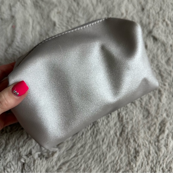 Bvlgari Parfums Cosmetics Make up Bag - Picture 6 of 8